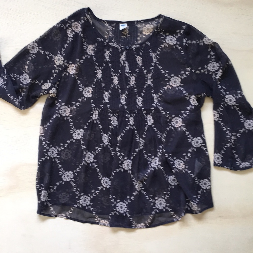 Patterned dress shirt